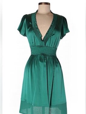 BCBG Max Azria Vintage 92% Silk Flutter Sleeve Smocked Dress Empire Waist